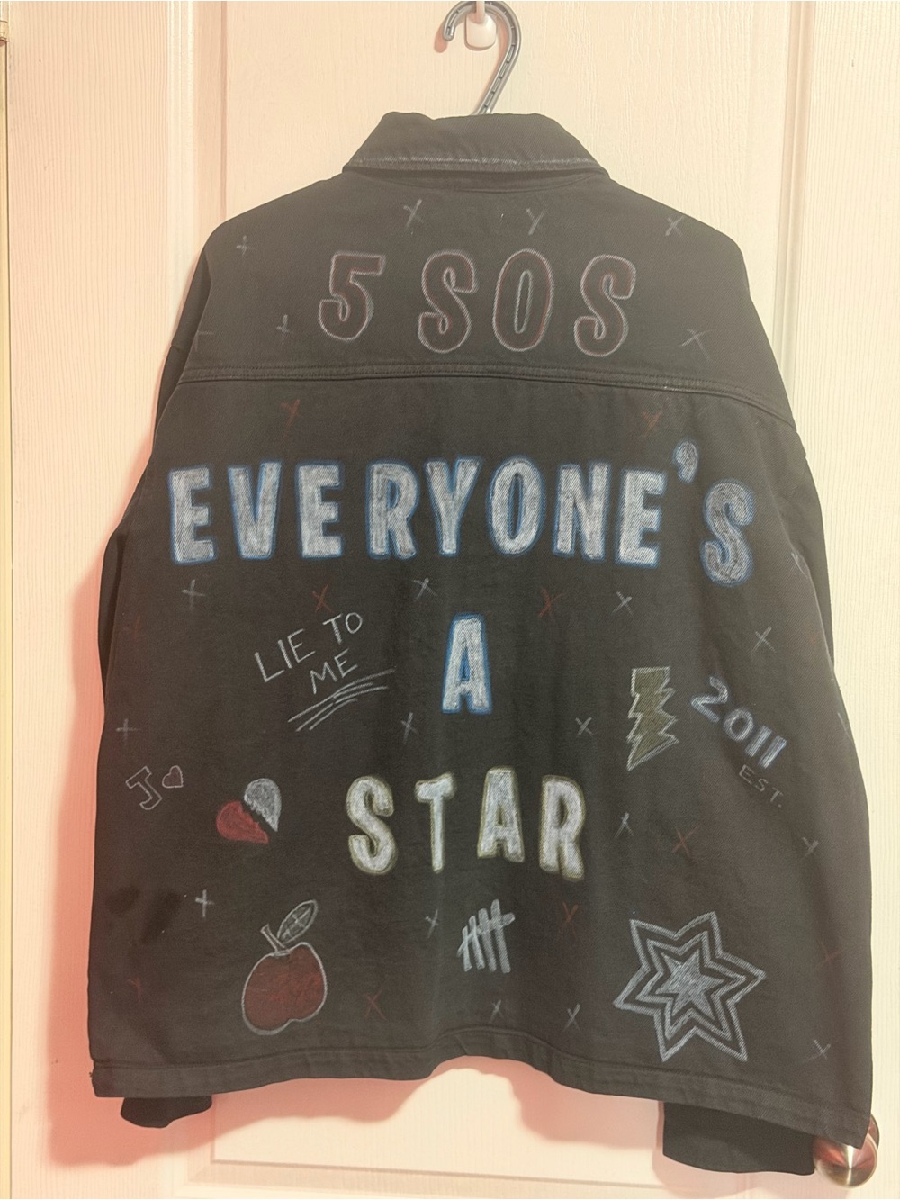 'Everyone's a Star' - 5 seconds of summer Black denim jacket
